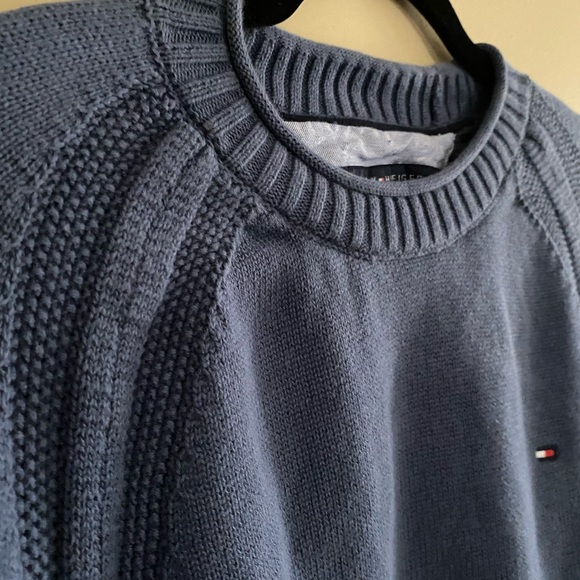 ✨3 for $25✨ Tommy Hilfiger Sweater - Picture 3 of 4